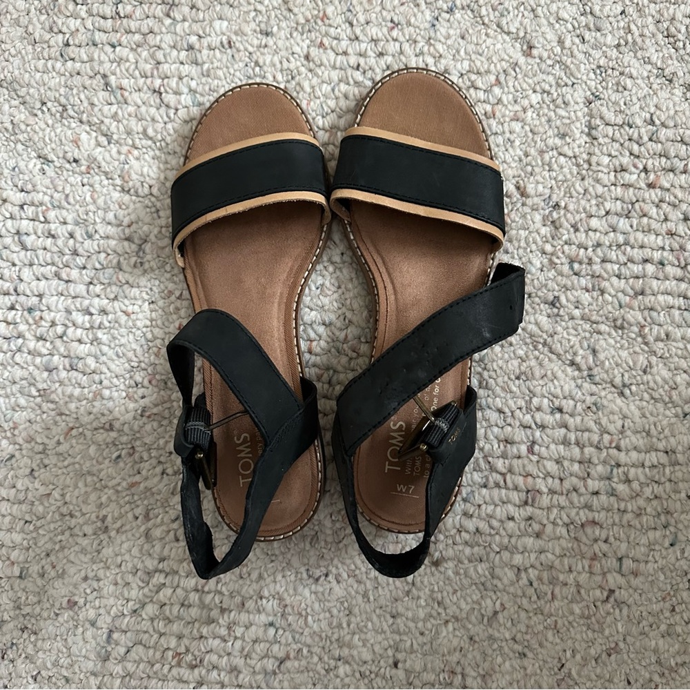 Tom’s Low-Heel Leather Strap Sandal